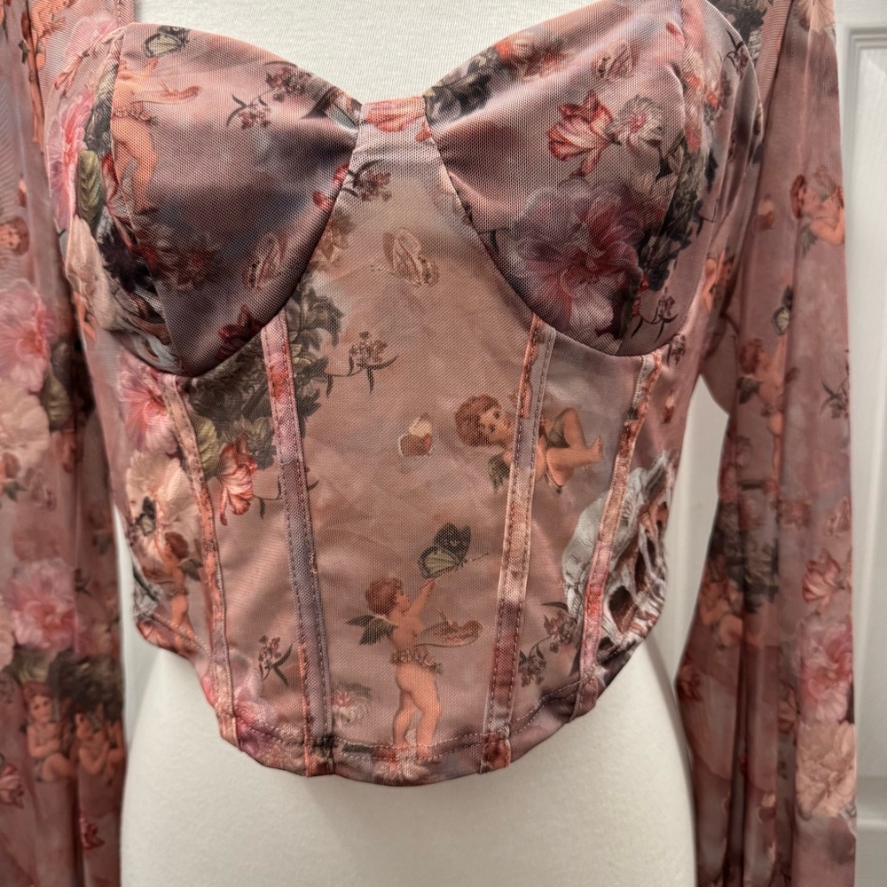 SHEIN Privé Angel and Floral Print Sweetheart Neck Trumpet Sleeve Crop Top - Picture 4 of 7